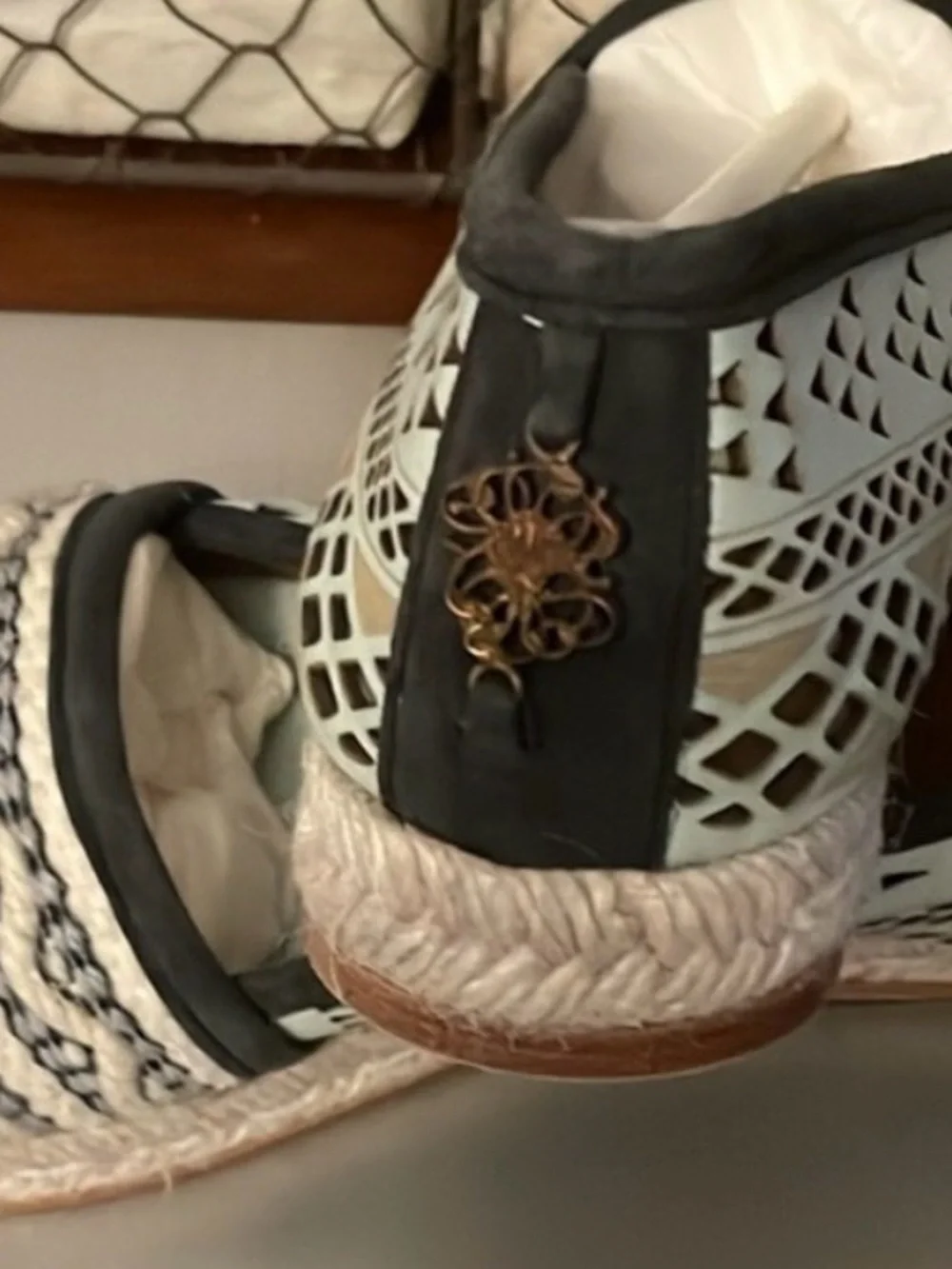 NWOB Cobra Society Women Wool & Leather Laser Cut Tapestry Espadrilles Size 11